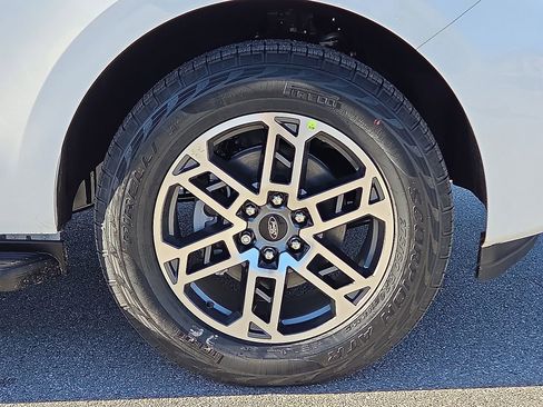 New 2025 Ford Expedition Active image 7