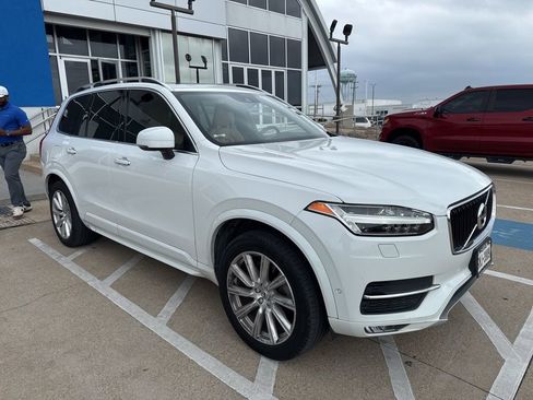 Used 2016 Volvo XC90 T6 Momentum w/ Momentum Plus Package image 3