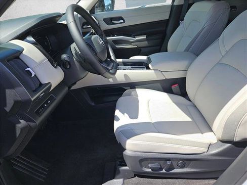 New 2026 Nissan Pathfinder SL FWD image 4