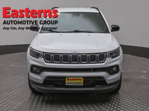 Used 2024 Jeep Compass Latitude AWD/4WD image 2