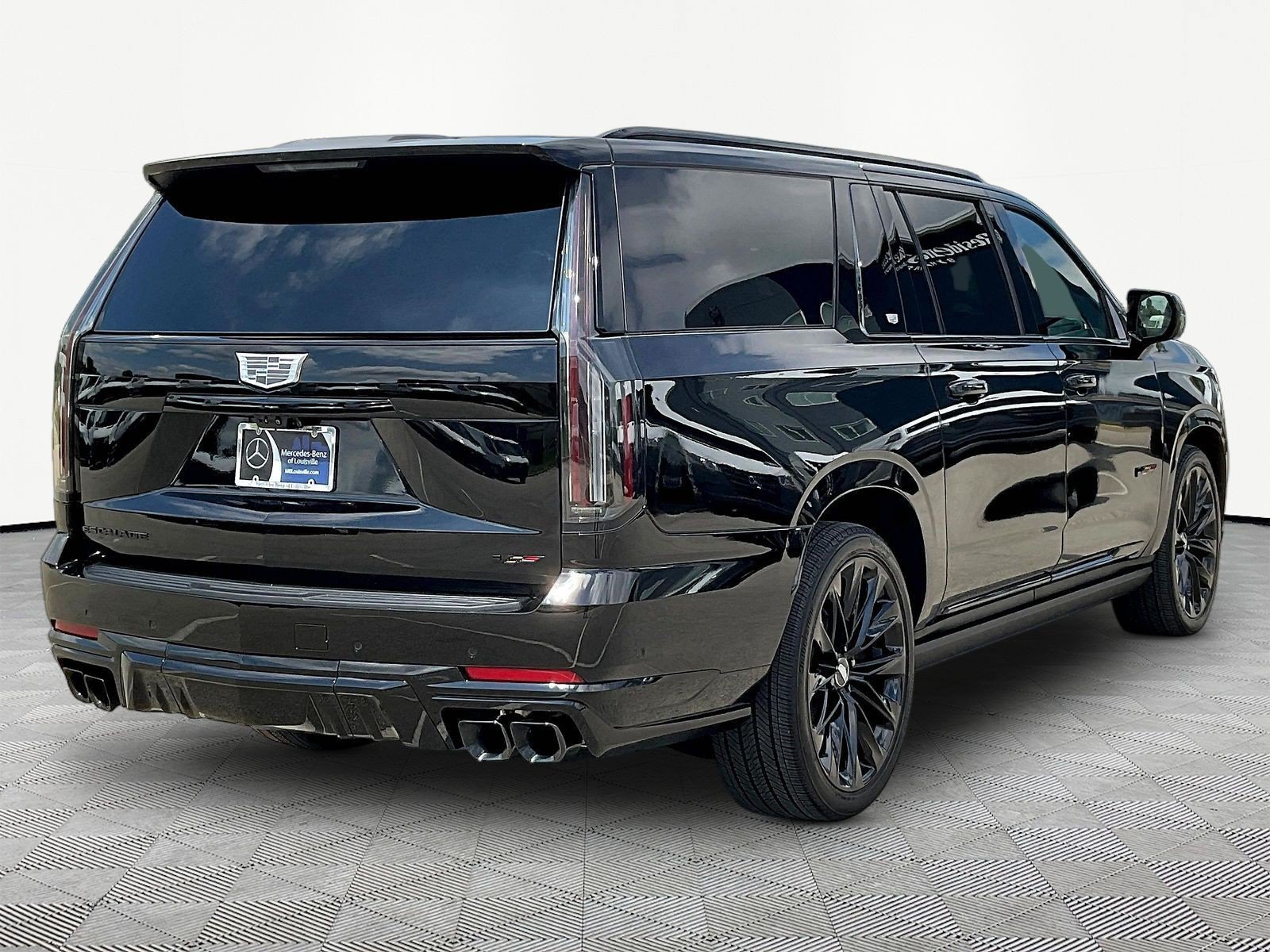 Used 2026 Cadillac Escalade ESV V w/ LPO, ONYX Package AWD/4WD image 6