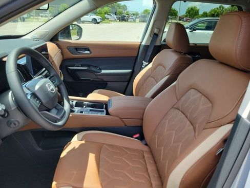New 2026 Nissan Pathfinder Platinum FWD image 9