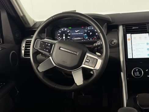 Used 2024 Land Rover Discovery S AWD/4WD image 14