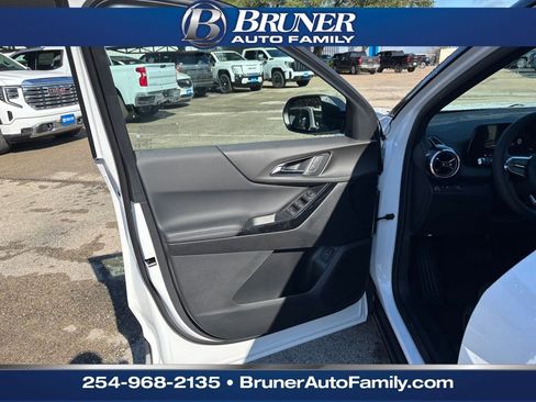 New 2026 Chevrolet Equinox LT w/ Convenience Package II image 11