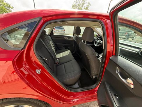 Used 2020 Kia Forte LXS image 9