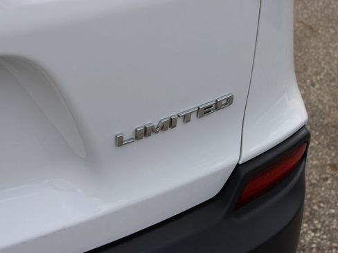 Used 2019 Jeep Cherokee Limited w/ Luxury Group AWD/4WD image 37