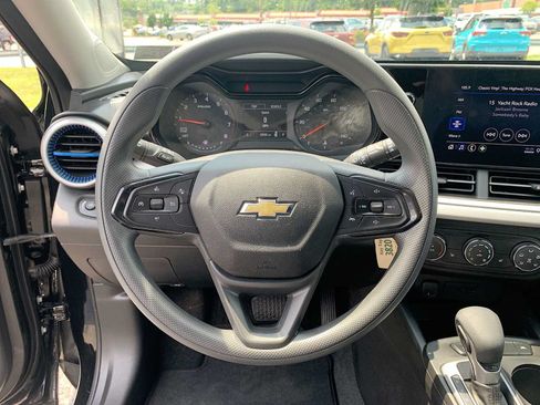 Certified 2024 Chevrolet Trax LS w/ LS Convenience Package FWD image 11