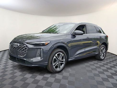 Certified 2025 Audi Q5 Premium w/ Convenience Package AWD/4WD image 3