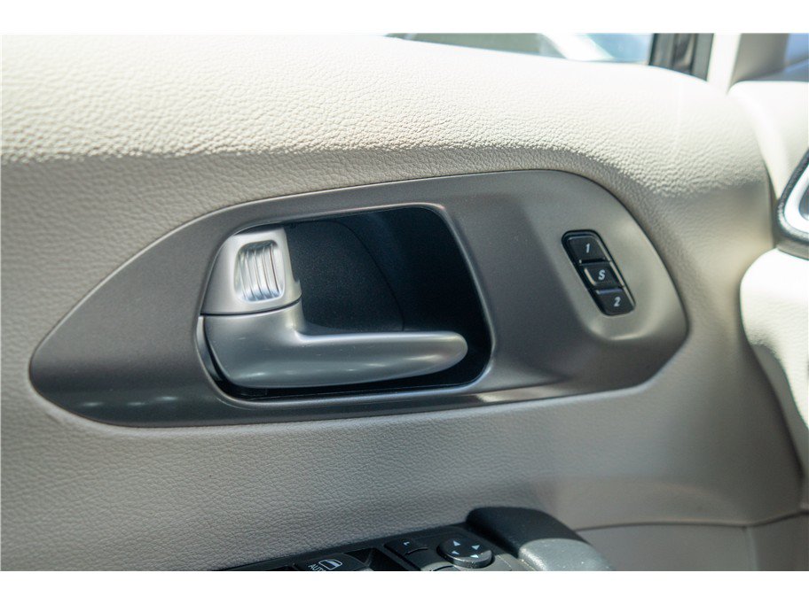 Used 2023 Chrysler Pacifica Touring-L FWD image 16