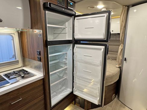 Used 2021 Mercedes-Benz Sprinter 3500 w/ Acoustic Package image 88