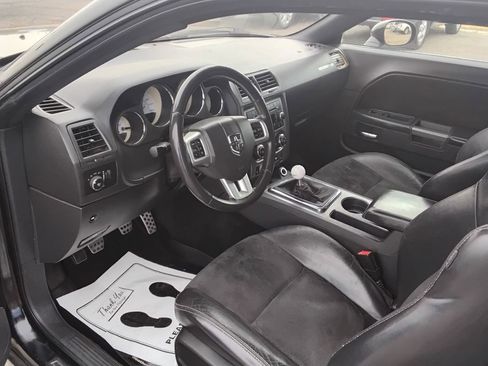 Used 2014 Dodge Challenger R/T image 10