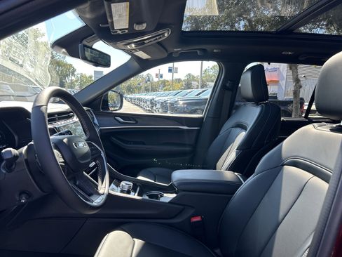 New 2025 Jeep Grand Cherokee Limited image 14