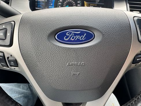 Used 2013 Ford Taurus SEL image 19