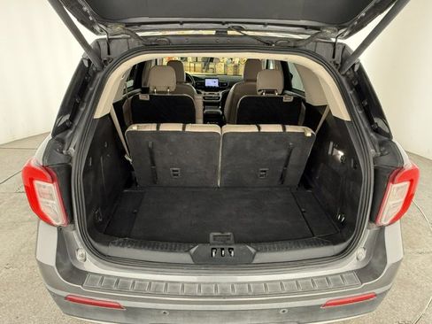 Certified 2021 Ford Explorer XLT w/ Equipment Group 202A RWD image 5