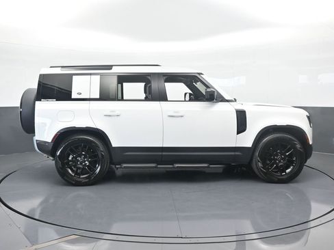 Used 2022 Land Rover Defender 110 S image 7