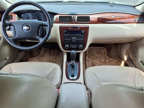 Used 2009 Chevrolet Impala LT w/ Luxury Edition Package FWD image 7