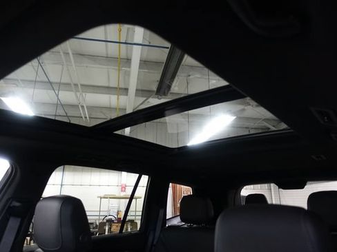 Used 2024 Cadillac XT6 Sport w/ LPO, Floor Liner Package AWD/4WD image 19