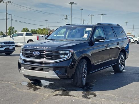 Used 2025 Ford Expedition Platinum w/ Driver's Package AWD/4WD image 56