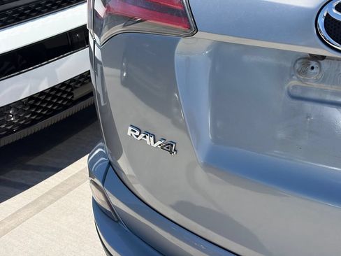 Used 2018 Toyota RAV4 LE w/ Carpet Mat Package FWD image 4