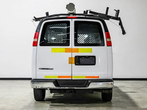 Used 2014 Chevrolet Express 2500 RWD image 7