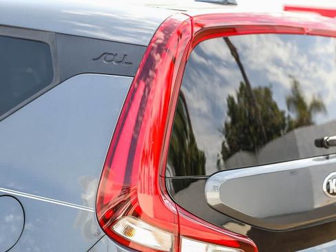 Used 2021 Kia Soul LX FWD image 10