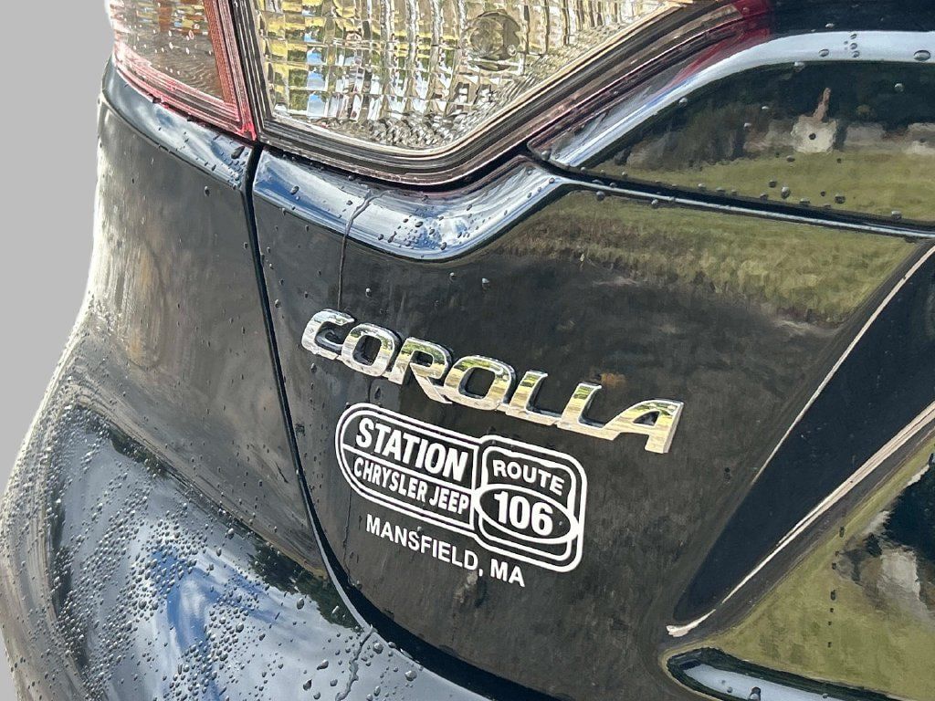 Used 2025 Toyota Corolla LE FWD image 12