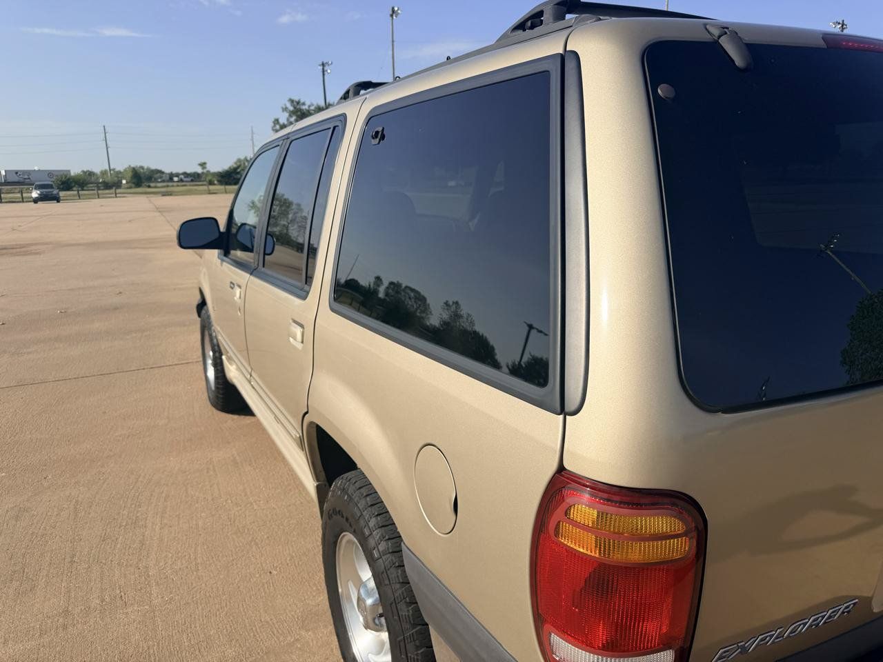 Used 1999 Ford Explorer XLT RWD image 10