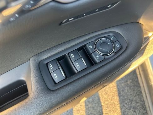 Used 2025 Cadillac XT6 Premium Luxury image 23