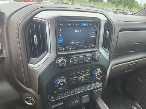 Used 2021 Chevrolet Silverado 1500 LTZ AWD/4WD image 18