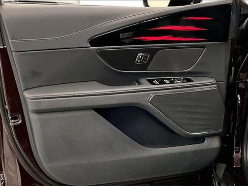 Used 2025 Lincoln Nautilus Premier w/ Jet Appearance Package image 16