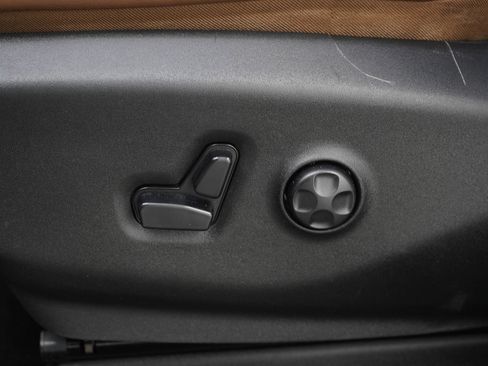 Used 2019 Chrysler Pacifica Limited image 26