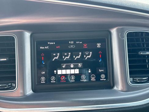 Used 2019 Dodge Charger SXT w/ Leather Interior Group RWD image 34