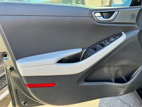 Used 2022 Hyundai Ioniq SE image 13