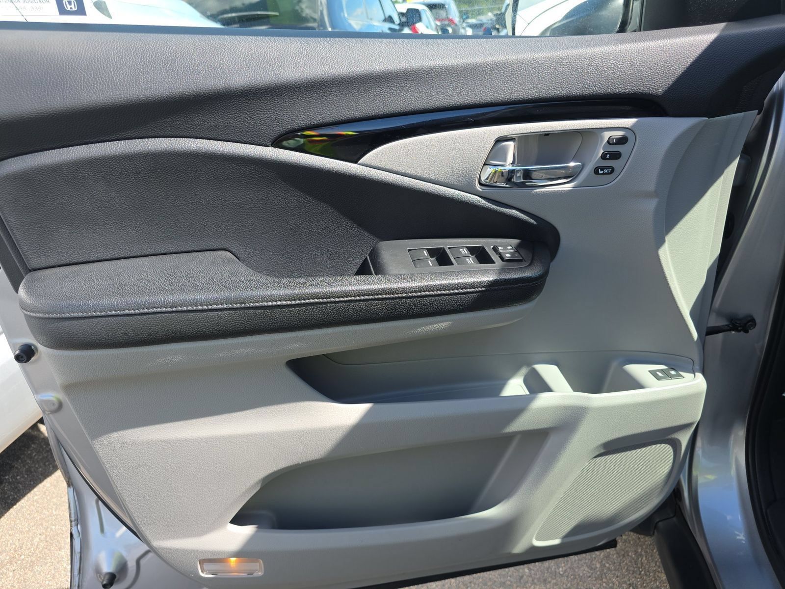 Used 2017 Honda Pilot Touring image 12