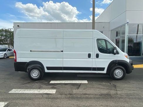 Used 2024 RAM ProMaster 2500 w/ Convenience Group image 11