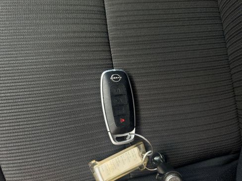 Used 2025 Nissan Sentra SV image 21