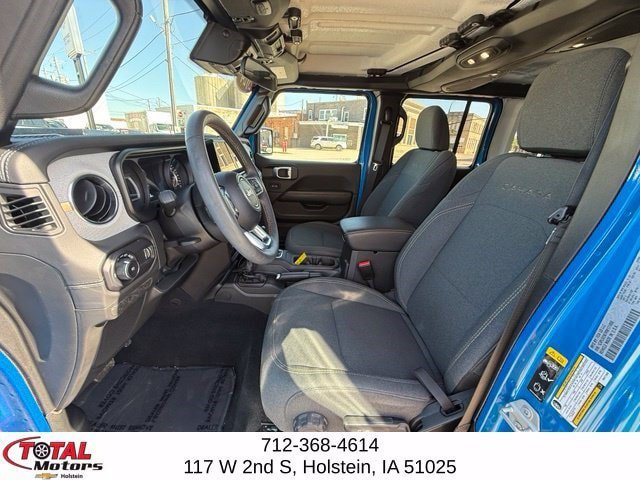 Used 2024 Jeep Wrangler Unlimited Sahara AWD/4WD image 9