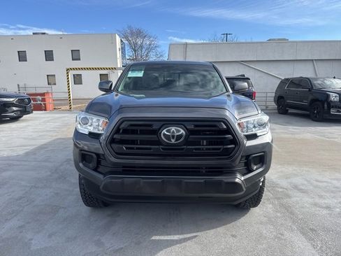 Used 2019 Toyota Tacoma SR image 4