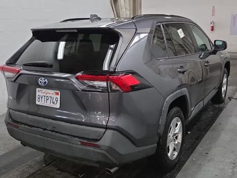 Used 2021 Toyota RAV4 LE AWD/4WD image 4