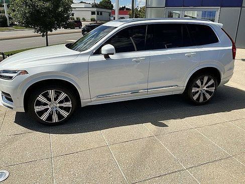 Certified 2023 Volvo XC90 B6 Ultimate w/ Protection Package Premier AWD/4WD image 11