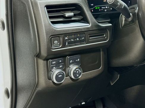Used 2022 GMC Yukon SLE AWD/4WD image 10