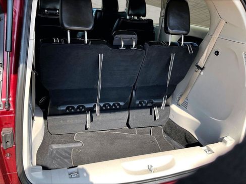 Used 2023 Chrysler Pacifica Touring-L AWD/4WD image 5