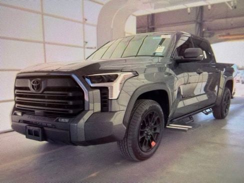 Used 2023 Toyota Tundra SR5 w/ SR5 Convenience Package AWD/4WD image 2