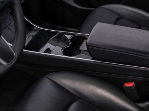 Used 2021 Tesla Model Y Long Range image 22