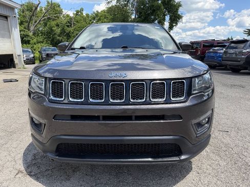 Used 2018 Jeep Compass Latitude w/ Cold Weather Group AWD/4WD image 2