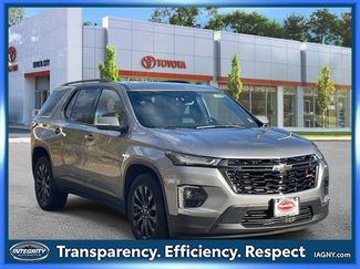 Used 2023 Chevrolet Traverse RS video 1