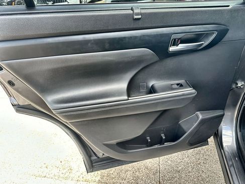 Used 2022 Toyota Highlander XLE image 15