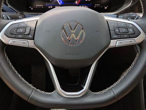 Certified 2023 Volkswagen Taos SE w/ Panoramic Sunroof Package FWD image 26