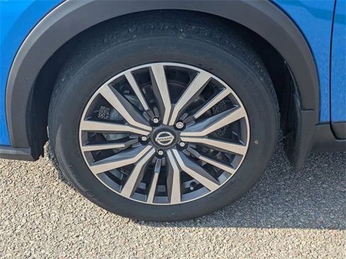 Used 2021 Nissan Kicks SV image 10