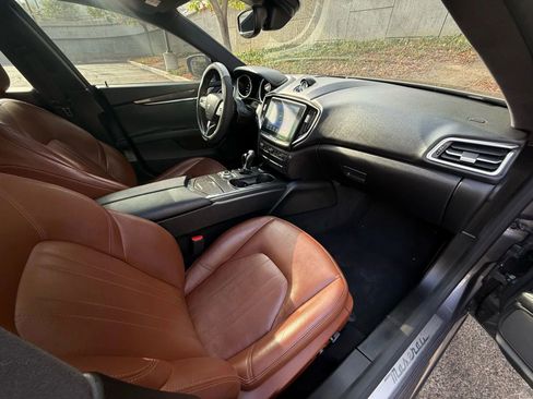 Used 2017 Maserati Ghibli image 41